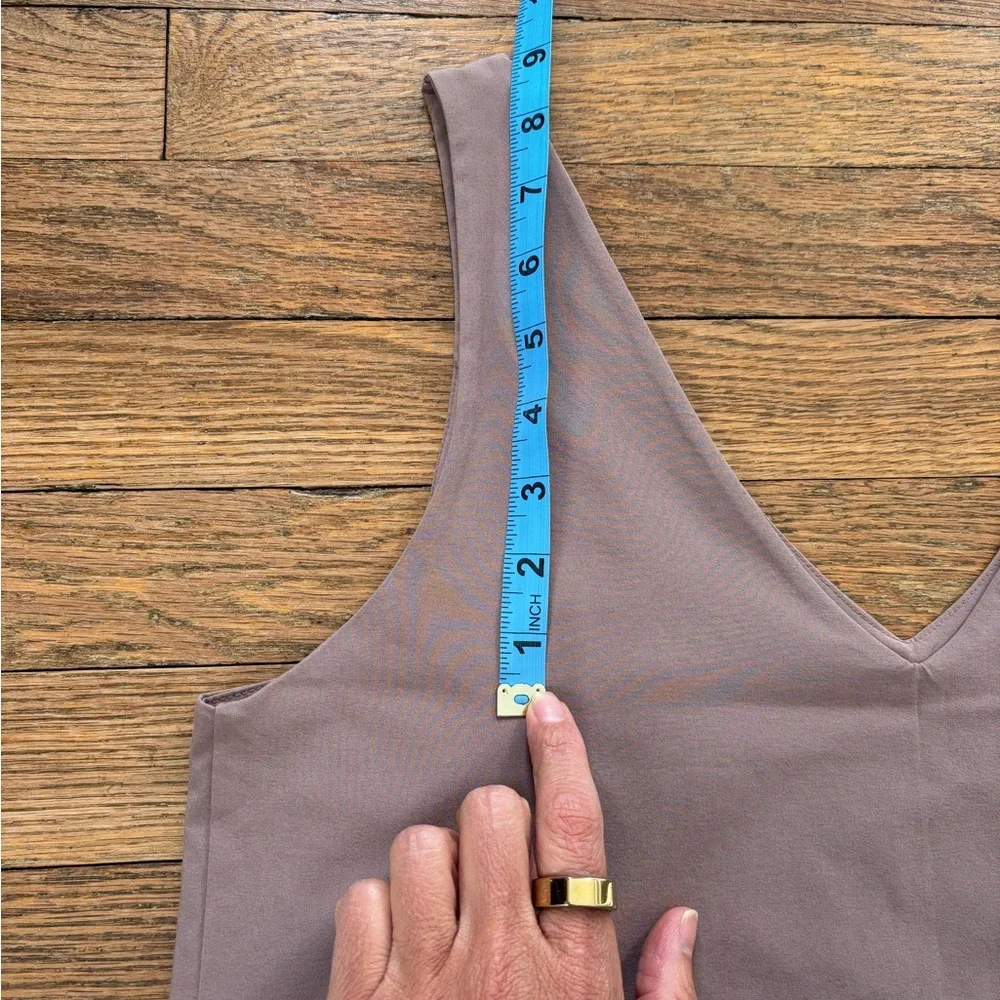 Vuori Villa Cropped V-Neck Sleeveless Tank Top S NWT - Picture 8 of 10